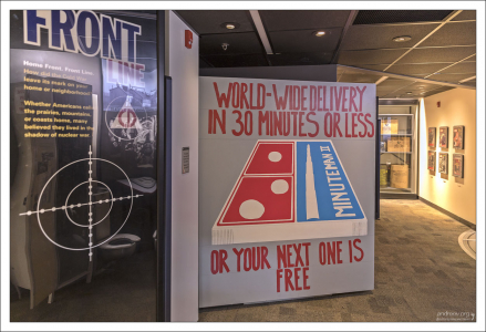 Музей посвящен ракетному комплексу «Минитмен». Как они сами пишут: “Культовое оружие в американском ядерном арсенале. «Минитмен» обладает способностью уничтожить цивилизацию, но предназначен быть средством ядерного сдерживания для поддержания мира и предотвращения войны”.