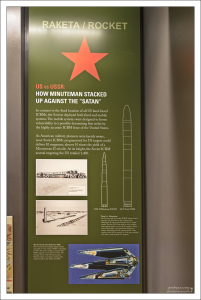 Советский стратегический ракетный комплекс Р-36М третьего поколения, известный на западе как “Аццкий Сотона”. По технологическому уровню не имеет аналогов среди зарубежных ракетных комплексов.