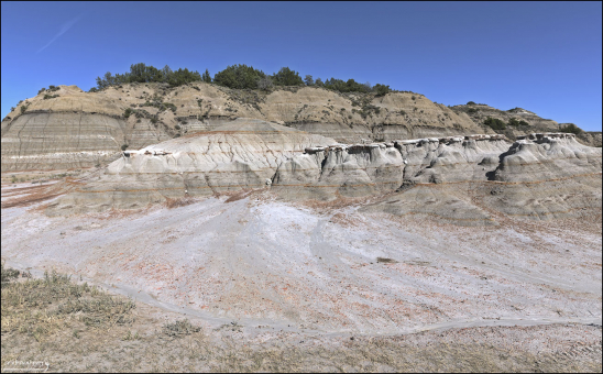 Бесплодные земли позволяют нам увидеть древние слои Земли без необходимости копать или создавать компьютерные модели. Вы можете приехать в Национальный парк Теодора Рузвельта и увидеть камни, которые были созданы миллионы лет назад. Эти камни видны благодаря двум вещам: выветриванию и эрозии.