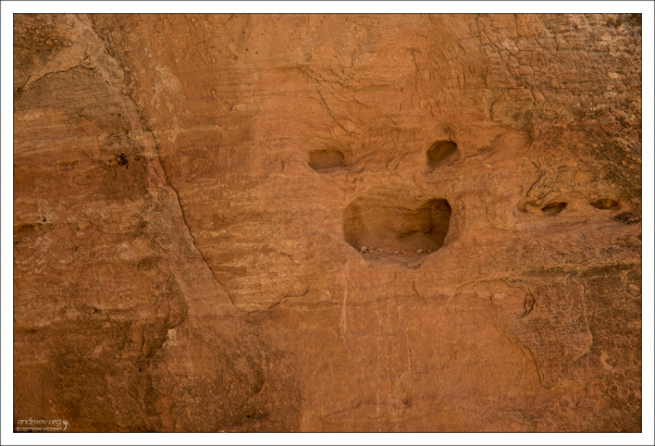 Кажется, на нас кто-то смотрит из скалы...