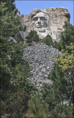 Авраам Линкольн, 16-й президент США. Является символом объединения и сохранения Соединенных Штатов. Освободитель американских рабов и национальный герой американского народа.