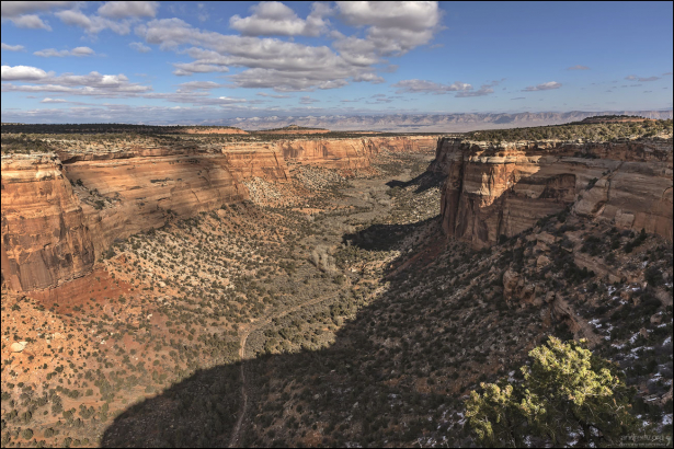 Каньон расширяется по направлению древнего водяного потока.