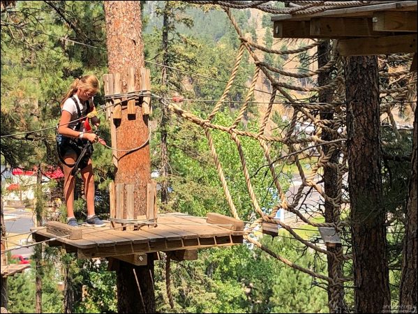 Саша готовится перейти "сетку паука".