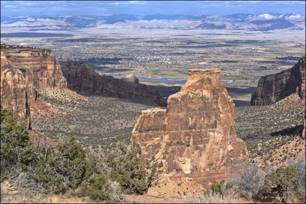 Вид с обзорной площадки Grand View. Colorado National Monument.