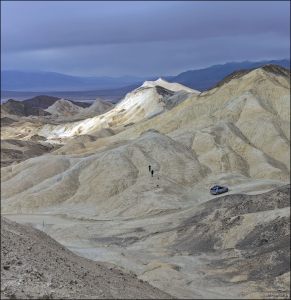 Расположенный к востоку от Забриски-Пойнт, этот односторонний маршрут через каньон 20-ти мулов предлагает захватывающие пейзажи и возможность ощутить всю суровость Долины Смерти.