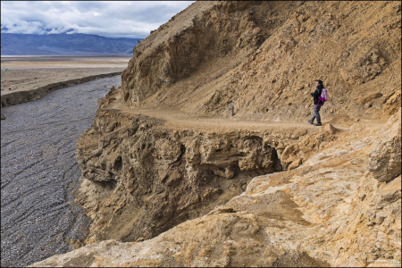 Ландшафт в Gower Gulch часто сравнивают с марсианским, из-за отсутствия растительности.