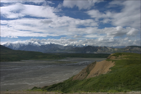 Аляскинский хребет (англ. Alaska Range) — относительно узкий горный хребет длиной около 1000 км.