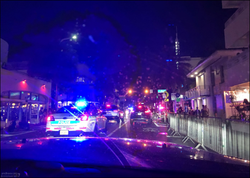 Ocean Drive – это знаменитая улица Майами-Бич, проходящая вдоль Атлантического океана. Это одно из самых культовых мест Флориды, известное своими арт-деко зданиями, пальмами, пляжами и бурной ночной жизнью.