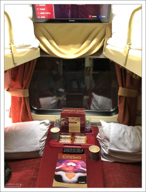 В поезде Гранд-экспресс - отеле на колесах.