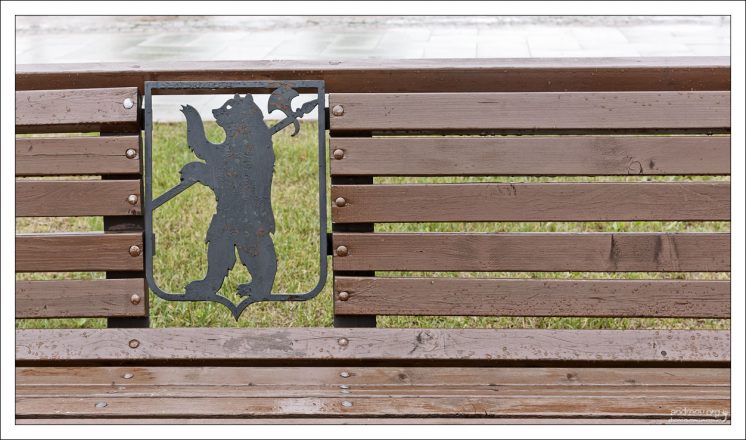 Медведь с секирой используется в оформлении городского пространства Ярославля.