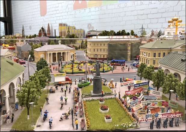 Забастовка фигурок. На макете Золотого кольца их 5163.