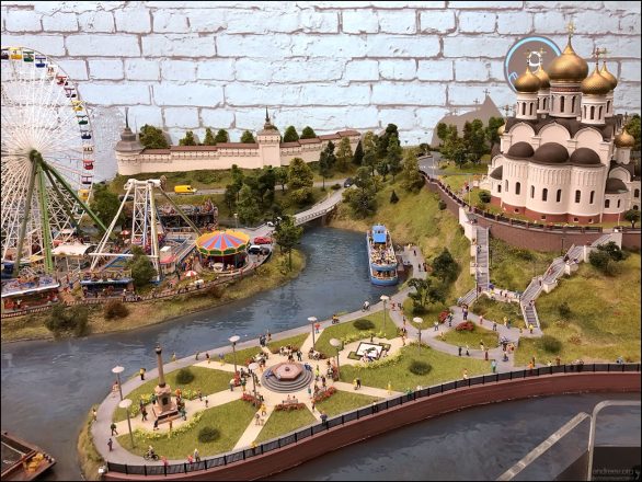 Парк на Стрелке — парк в историческом центре Ярославля. Одна из главных достопримечательностей города. Расположен на Стрелке — мысе при впадении реки Которосль в Волгу.