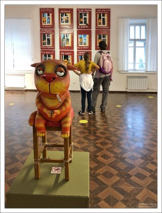 Работы Ложкина наполнены сатирой и чёрным юмором, содержат определённый подтекст, и чаще всего высмеивают современный политический строй и мещанскую действительность.