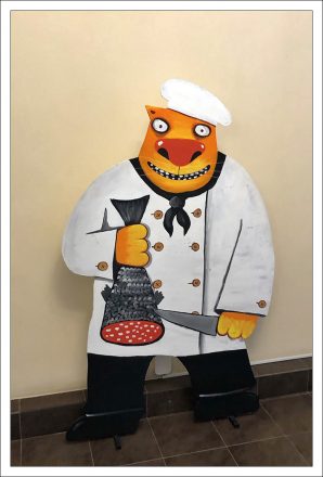 - А ты готовить-то умеешь?
- Я вкусно режу колбасу!