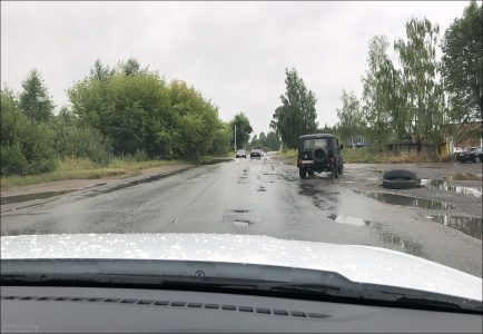 Дорога в окрестностях Костромы.