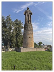 Памятник Ивану Сусанину на Сусанинской площади. Скульптор Н. Лавинский, 1967г.