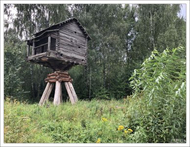 Столбовки, столбовые мельницы, столбянки. В России эти мельницы ещё называют козловками или козловыми, а в Европе — немецкими, в противоположность шатровкам — голландкам.