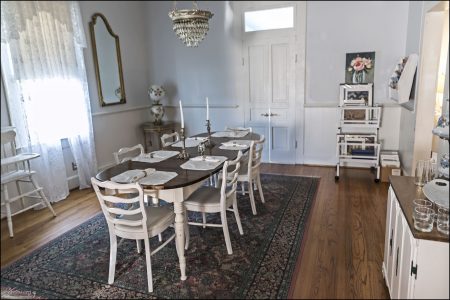 Столовая в T’Frere’s House — историческом особняке в городе Лафайетт, штат Луизиана, который сейчас "работает" как очаровательный B&B (Bed and Breakfast).