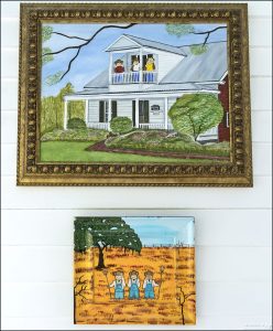 Картины местных художников на стенах луизианского особняка T’Frere’s House.