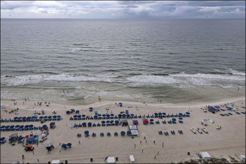 Побережье Emerald Coast в городе Panama City Beach (PCB, Florida).