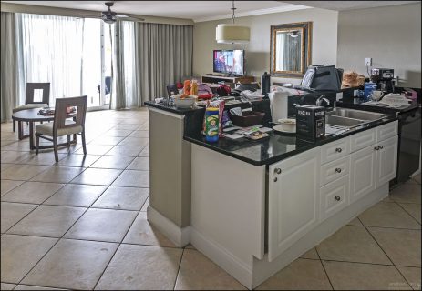 Апартаменты в комплексе Club Wyndham Panama City Beach, с полноценной кухней, стиральной машиной, балконом с видом на залив.