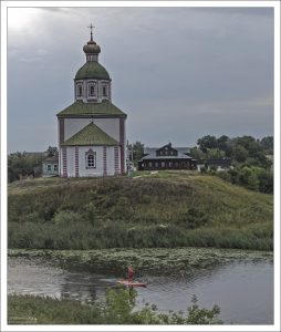 Церковь Илии Пророка на Ивановой горе и река Каменка.
