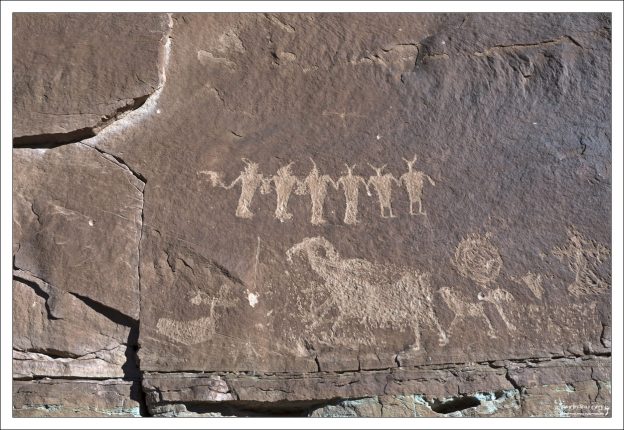 Петроглифы возрастом примерно от 1500 до 4000 лет.