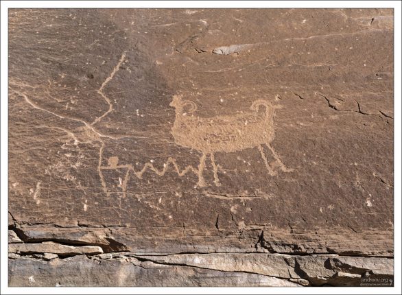 Сцена охоты: древний наскальный рисунок культур Fremont и Ancestral Puebloan (Anasazi).
