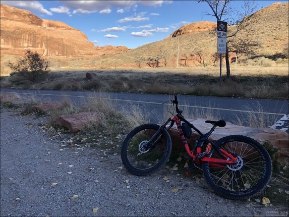 Катание по Юте на велосипедах.