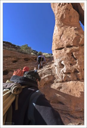 Подъем по скобам на высокогорное плато Poison Spider Mesa.