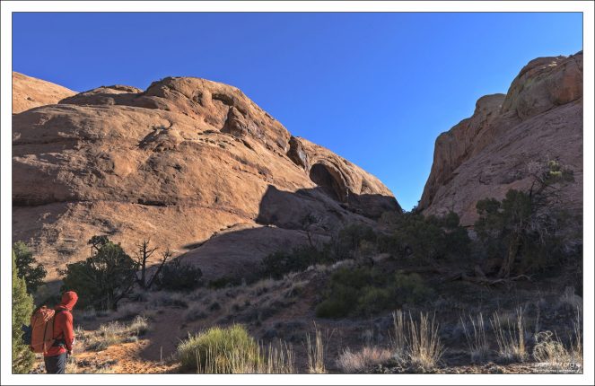 Вход в каньон Bow and Arrow Canyon (Лук и стрелы).