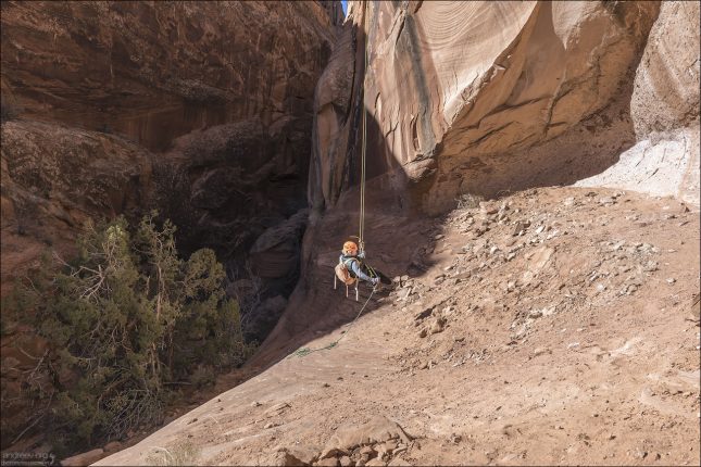 На нижнем уровне каньона Bow & Arrow Canyon, Юта.