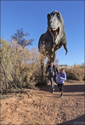 Одна из самых популярных фотографий на сайте: Илья и Саша убегают от тираннозавра.
