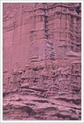 Первые прохождения многих маршрутов датируются 1960–1970-ми годами. Некоторые до сих пор считаются психологически сложными из-за нестабильной породы.