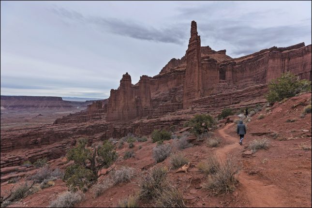 Скала Титан - самая высокая башня среди Fisher towers, возвышающаяся почти на тысячу футов над землей (333 метра).
