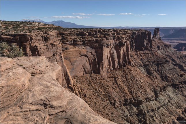 Высота обрыва - 600 метров. Dead Horse Point State Park.
