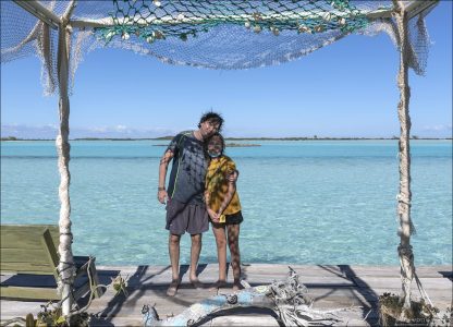 На пирсе ресторана "Haulover Bay Bar & Grill Restaurant".