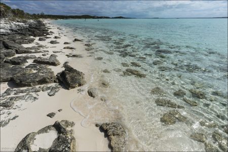 В заливе Elizabeth Harbour есть множество скрытых отмелей, рифов, мангров и спокойных бухточек, идеальных для каякинга и плавания с маской.