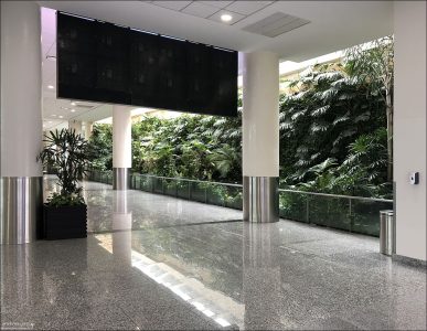 Международный аэропорт, обслуживающий Гуаякиль, столицу провинции Гуаяс и второй по численности населения город Эквадора.