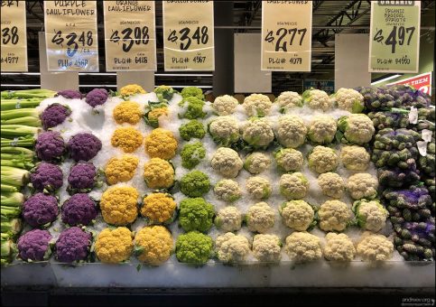 Central Market — это сеть высококлассных продуктовых магазинов (gourmet grocery), принадлежащая H-E-B Grocery Company, базирующейся в Техасе.