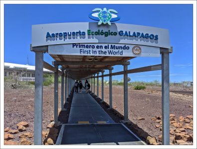 Аэропорт «Галапагос Экологический» (Aeropuerto Ecológico De Galápagos), официально известный как аэропорт Сеймур (GPS) на острове Бальтра. Является первым в мире экологическим аэропортом, сертифицированным по стандарту LEED Gold.