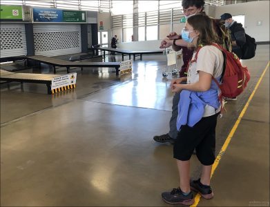 Ждем окончания проверки безопасности K9 — процедуры досмотра с использованием специально обученных собак.