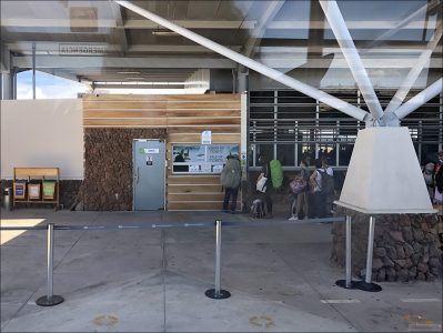 Аэропорт на Галапагосах работает как на солнечной, так и на ветровой энергии, что существенно снижает его углеродный след.