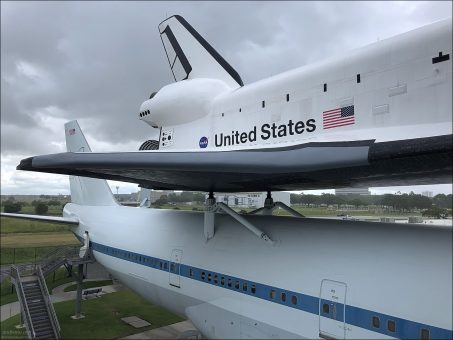 Boeing 747 со Space Shuttle - уникальная связка для транспортировки шаттлов.