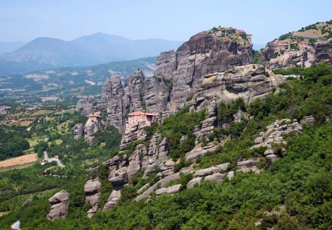 Монастыри на вершинах скал.