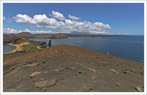 На вершине острова Бартоломе - примерно 114 метров над уровнем моря.