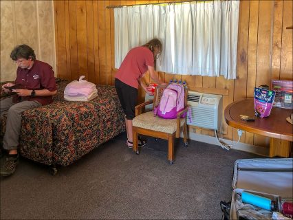 В простом номере мотеля Chisos Mining в городке Terlingua возле национального парка Big Bend National Park, TX.