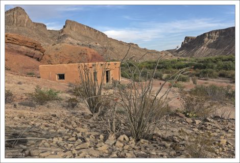 Изначально это был декорационный посёлок, построенный в 1980-х годах для съёмок фильмов и рекламы в жанре "вестерн" на границе США и Мексики.