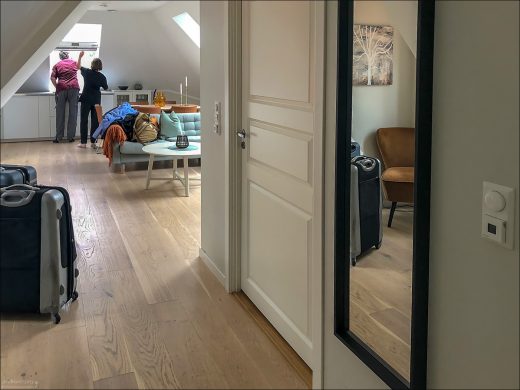 Заселяемся в квартиру в центре Бергена.