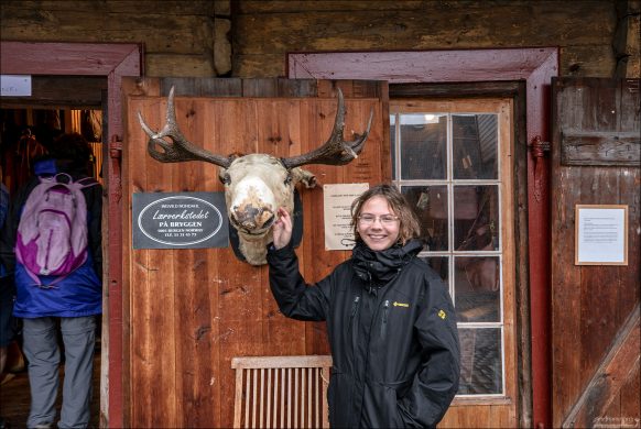 Вход в сувенирный магазин.